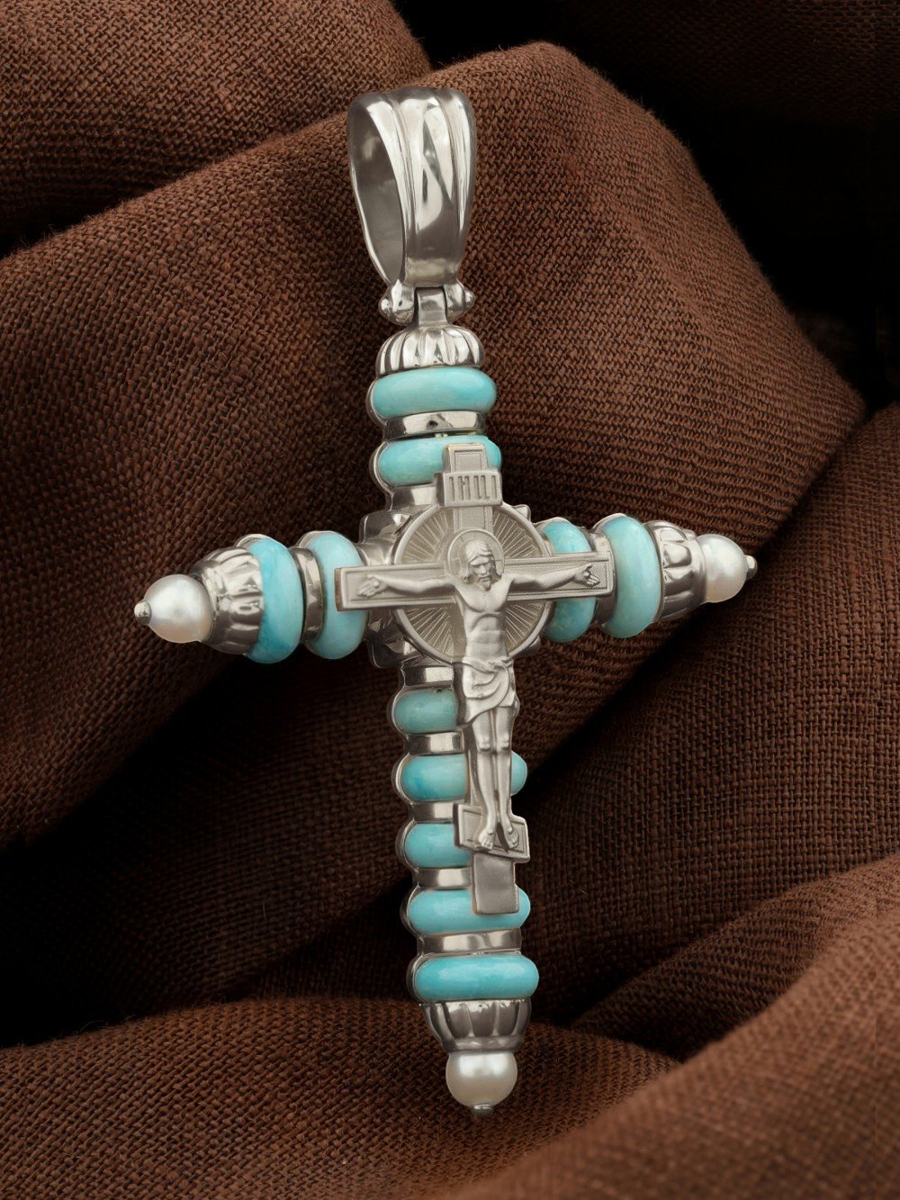 Крест из белого золота c жемчугом и бирюзой