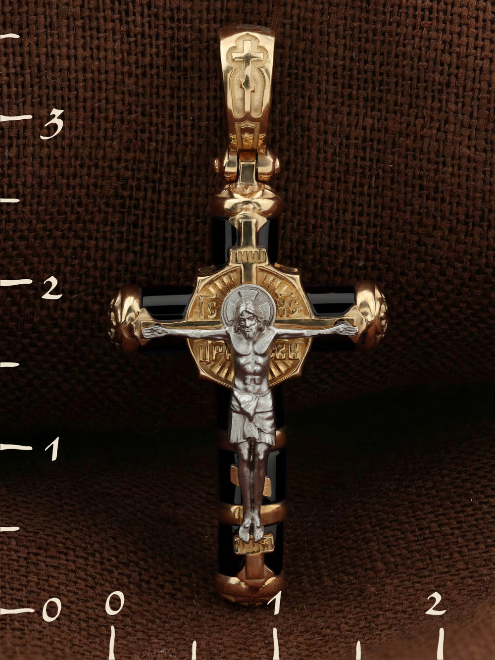 Крест из золота c ониксом