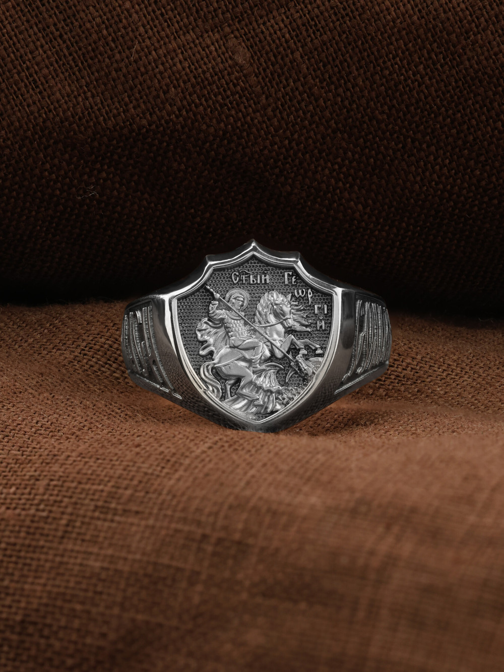 Кольцо из белого золота