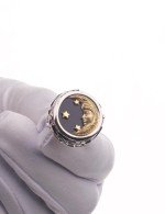 Кольцо из белого золота 585 пробы c ониксом и перламутром