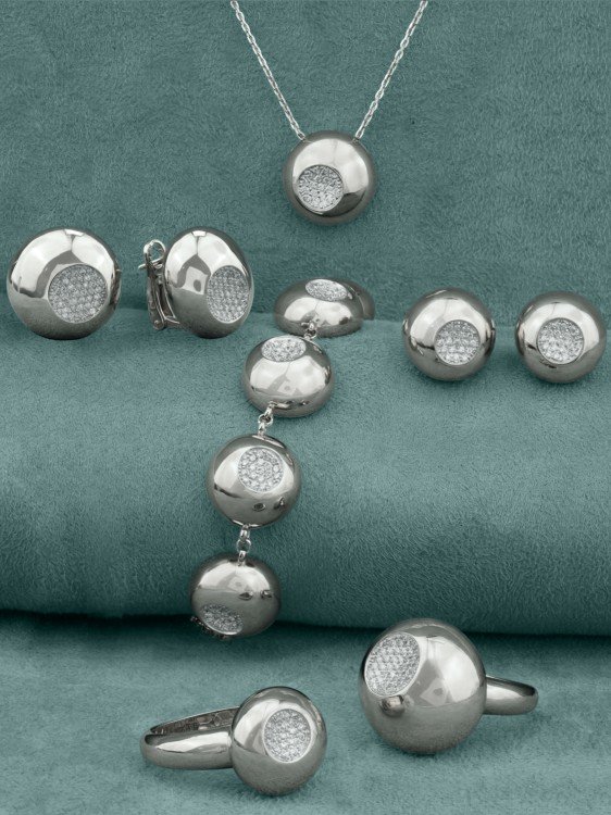 Серьги из белого золота c бриллиантами