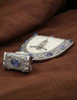 Образок из белого золота 585 пробы c эмалью, сапфиром и бивнем мамонта