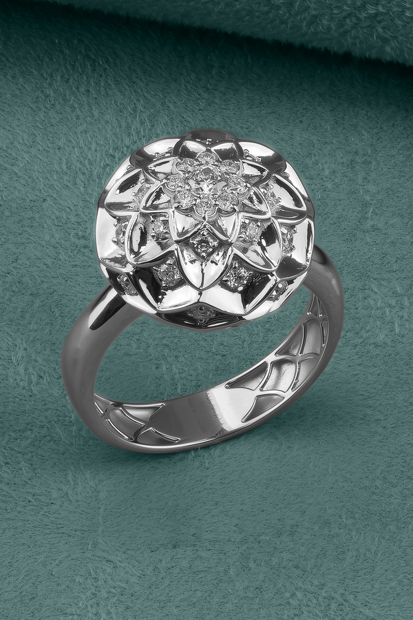 Кольцо из белого золота c бриллиантами