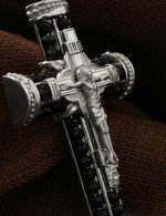 Крест из белого золота 585 пробы c ониксом