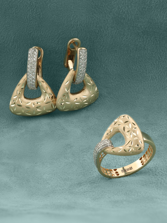 Серьги из золота c бриллиантами