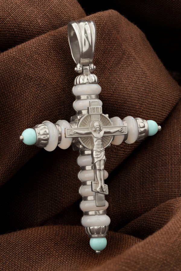 Крест из белого золота c бирюзой и кахолонгом