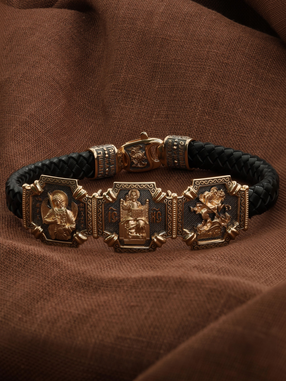 Браслет из золота c шнурком