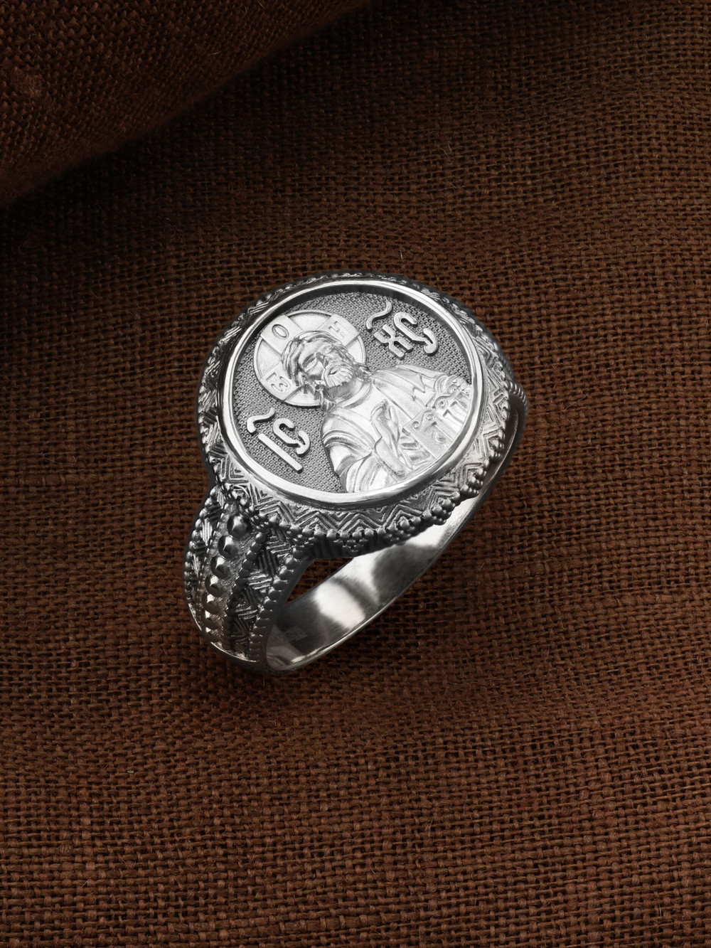 Кольцо из белого золота