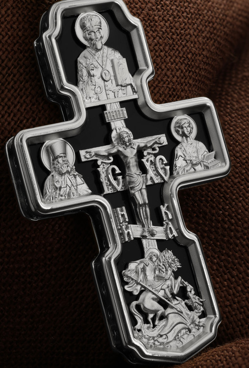 Крест из белого золота c ониксом