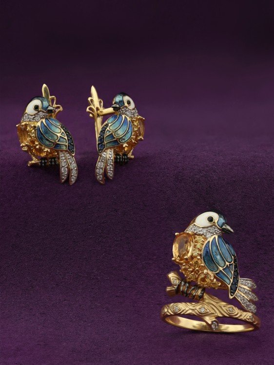 Кольцо из лимонного золота c эмаль , фианитом, цитрином и сапфиром