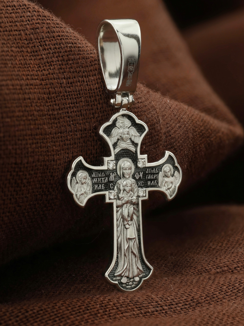 Крест из белого золота c бриллиантами