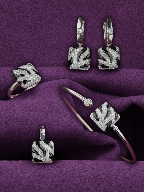 Подвеска из белого золота c эмаль и бриллиантами