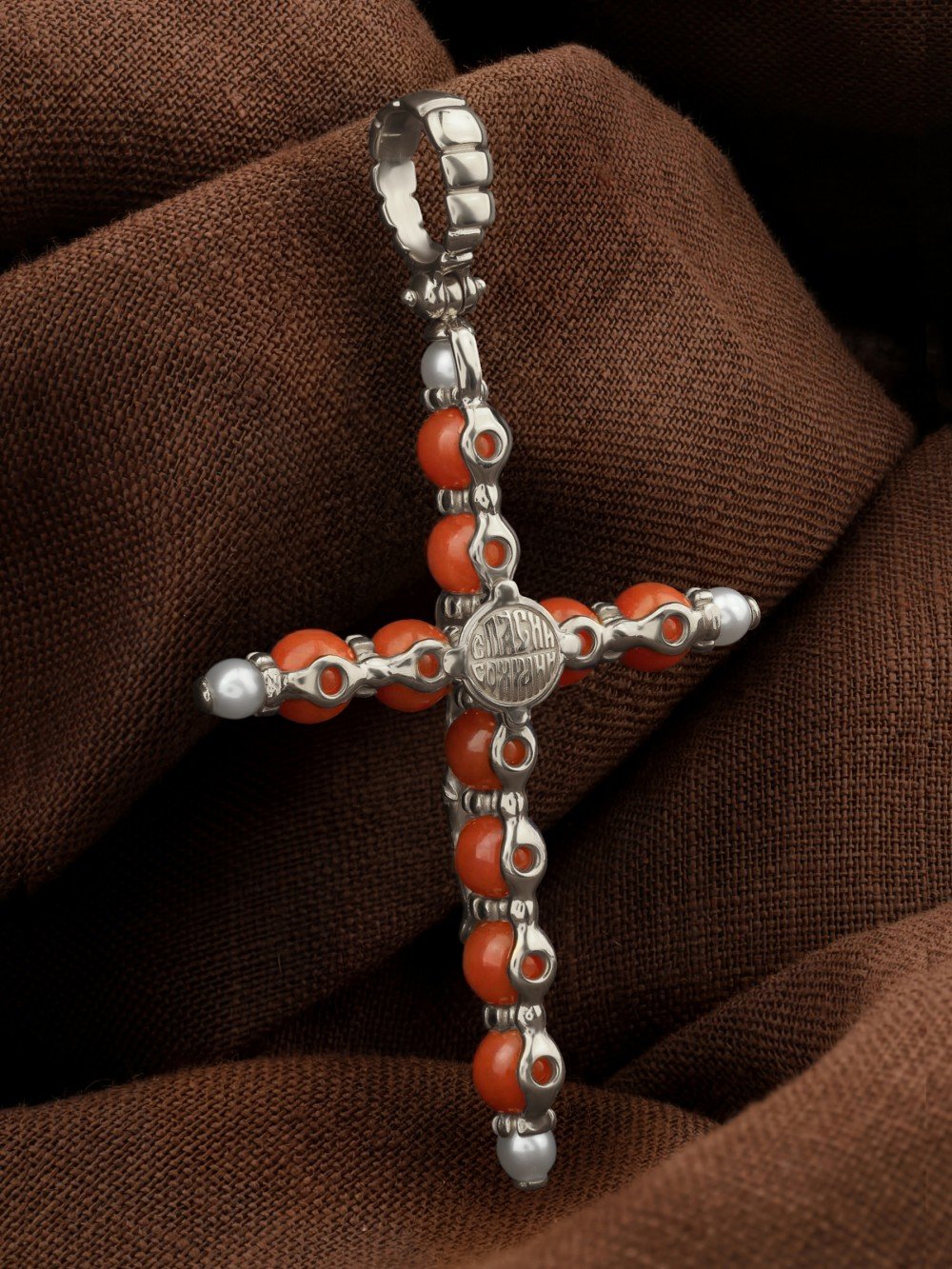 Крест из белого золота c жемчугом и кораллом