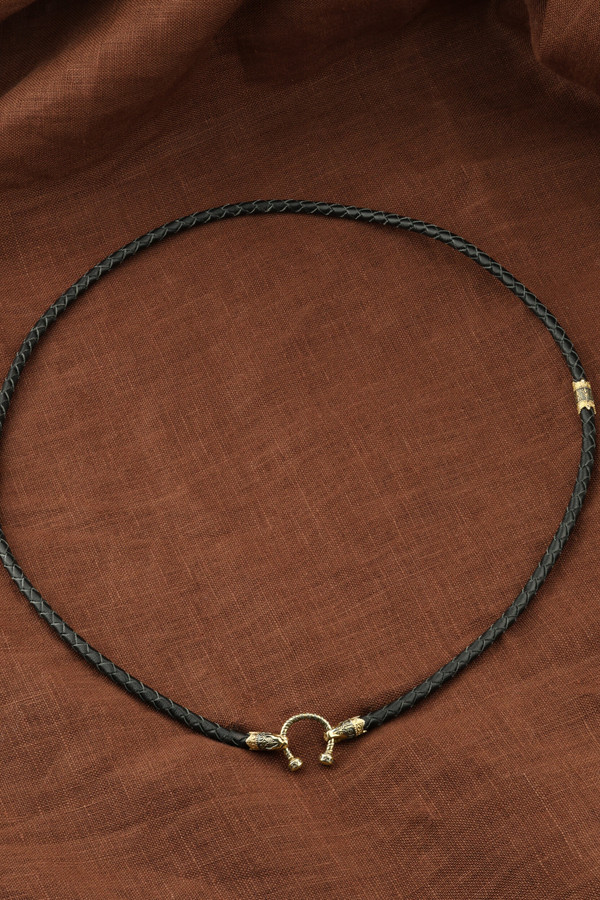 Шнурок кожаный из лимонного золота c кожаным шнурком