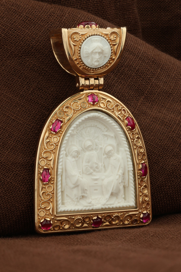 Образок из золота c эмаль , рубином и бивнем мамонта