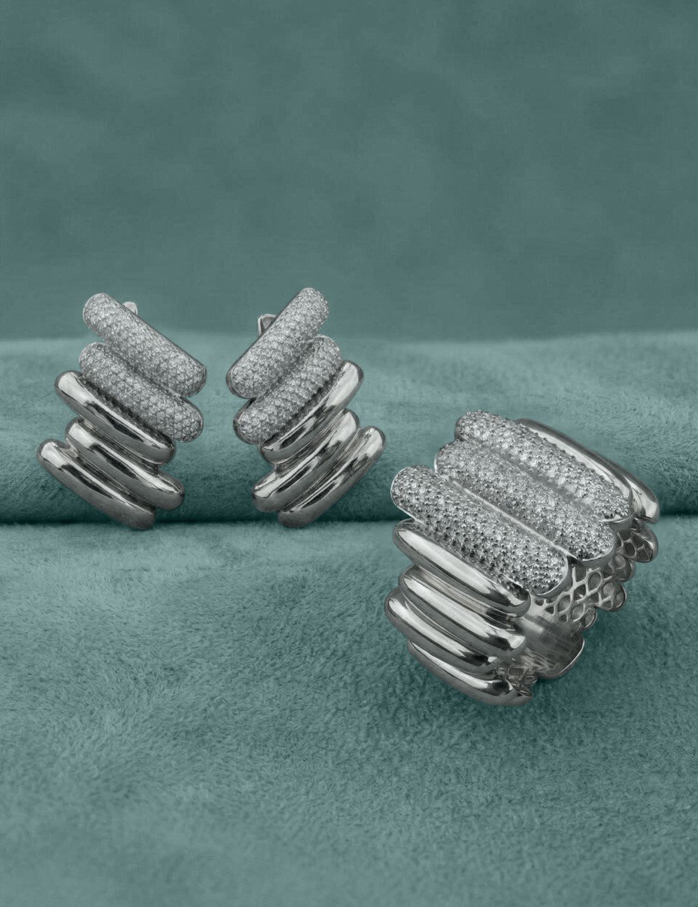 Кольцо из белого золота 585 пробы c бриллиантами