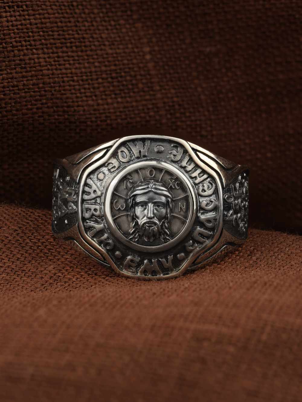 Кольцо из белого золота