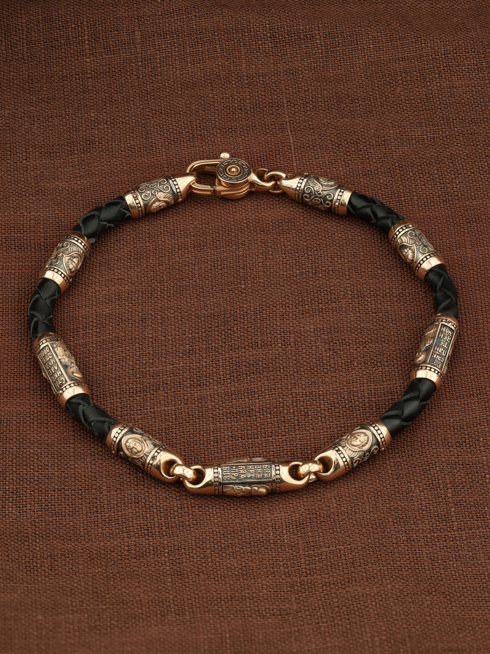 Браслет из золота c кожаным шнурком