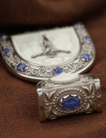 Образок из белого золота 585 пробы c эмалью, сапфиром и бивнем мамонта