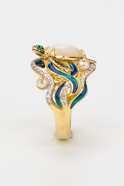 Кольцо из лимонного золота c эмаль , бриллиантами, жемчугом и перламутром