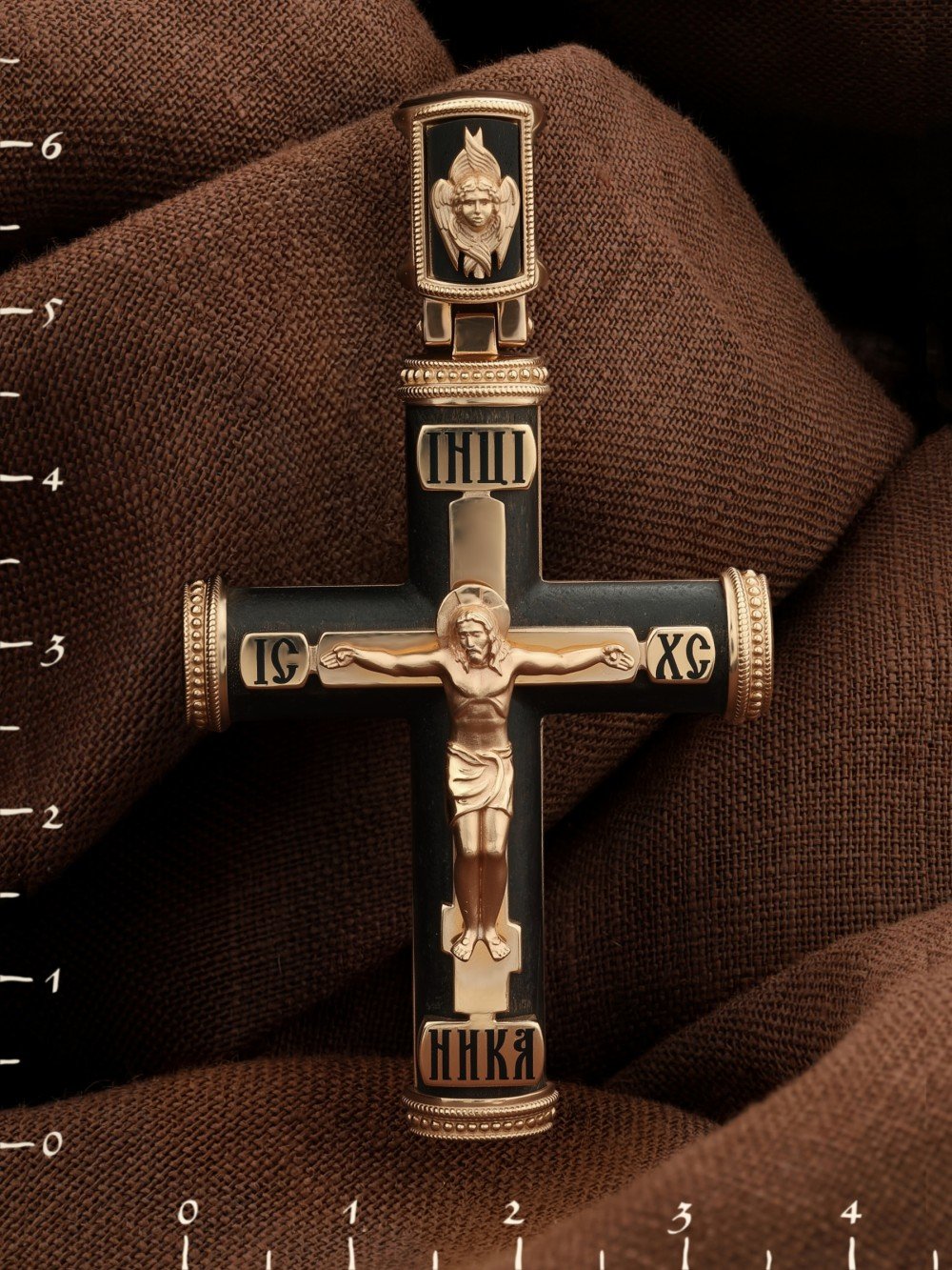 Крест из золота c эмаль и эбеновым деревом