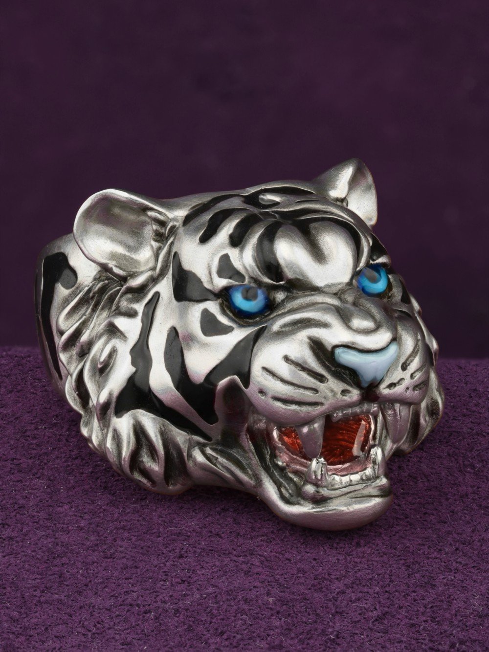 Кольцо из белого золота c эмаль