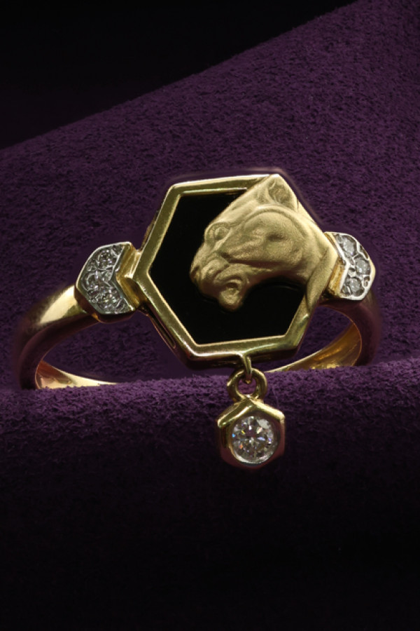 Кольцо из лимонного золота c бриллиантами и ониксом