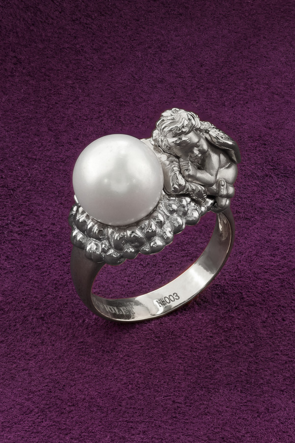 Кольцо из белого золота c жемчугом