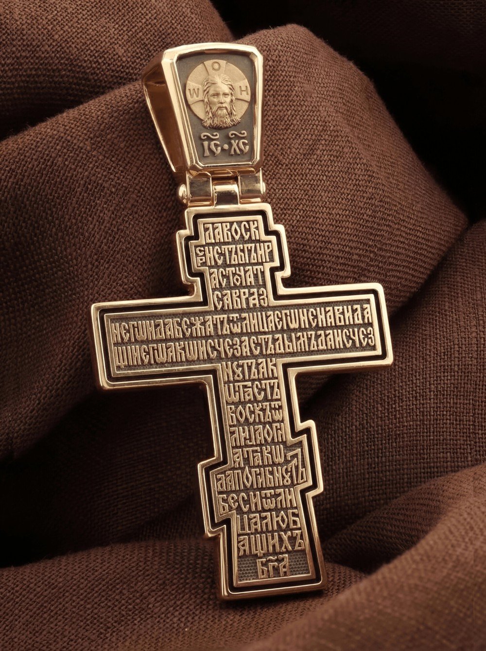 Крест из золота c эмаль