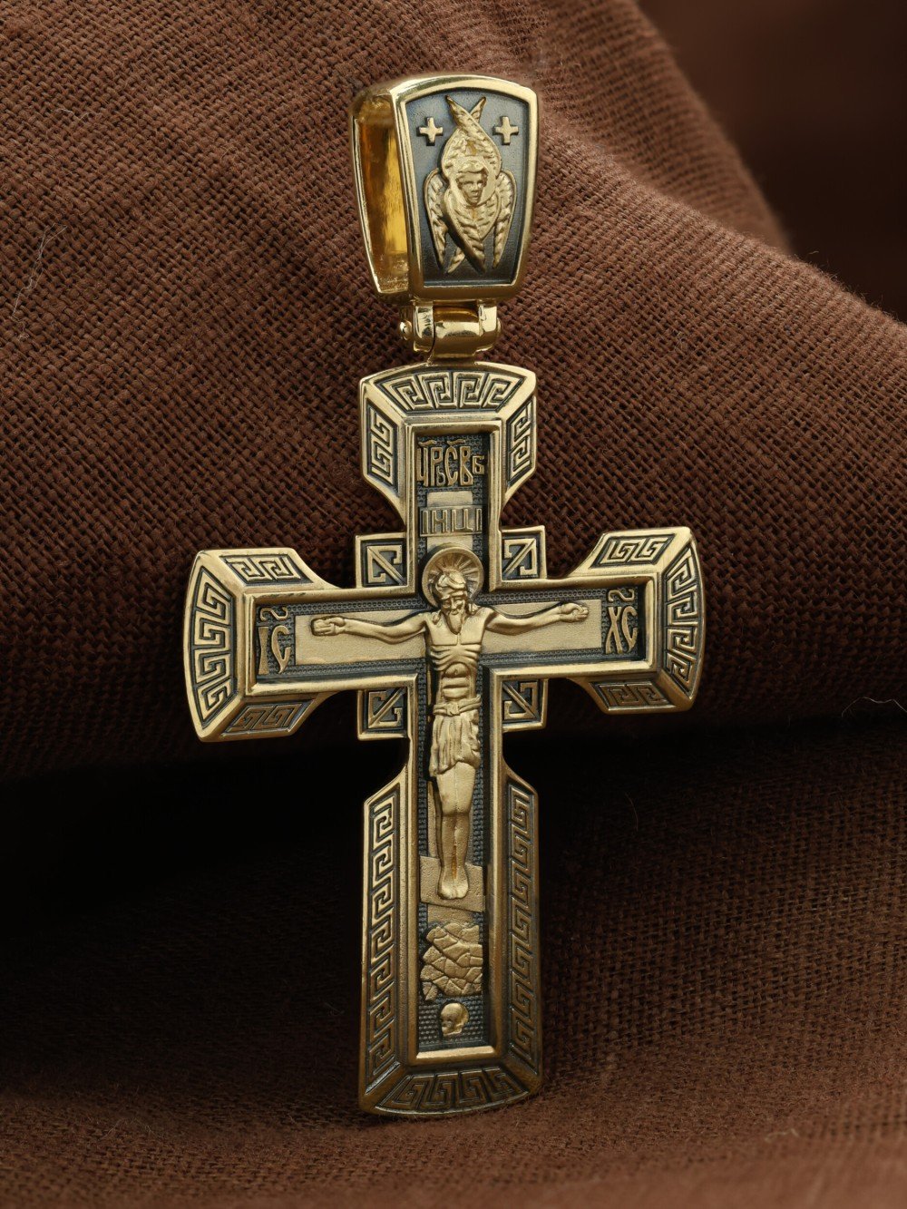 Крест из лимонного золота