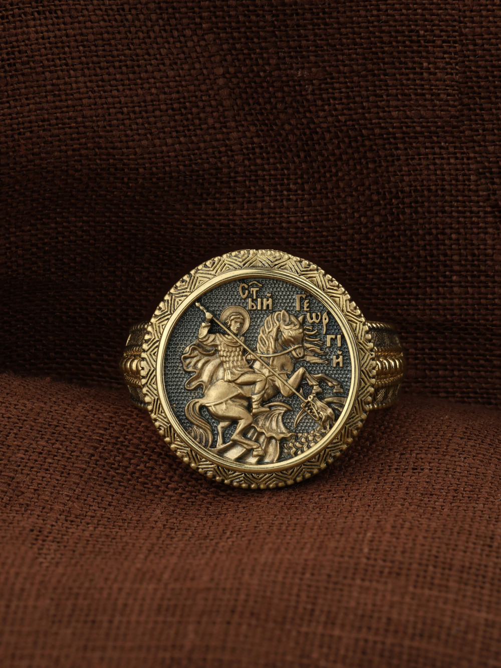 Кольцо из лимонного золота