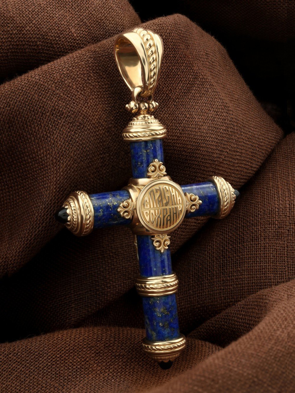 Крест из золота c ониксом и лазуритом