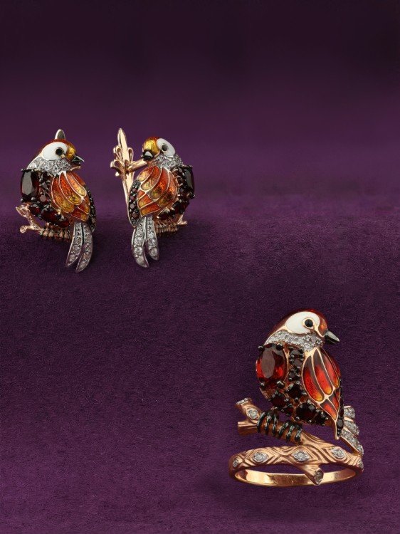 Кольцо из золота c эмаль , фианитом и гранатом