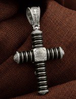 Крест из белого золота 585 пробы c ониксом