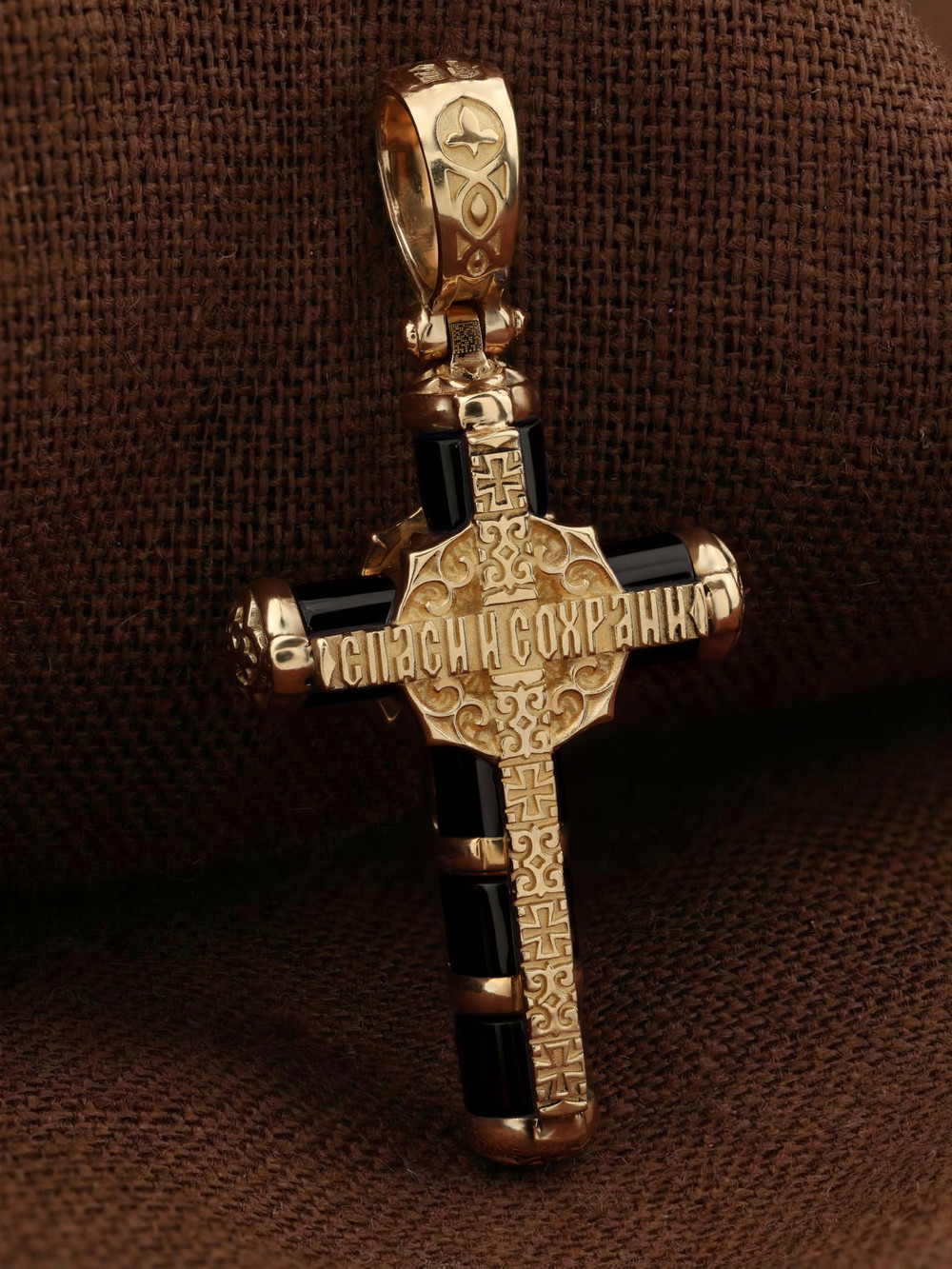 Крест из золота c ониксом