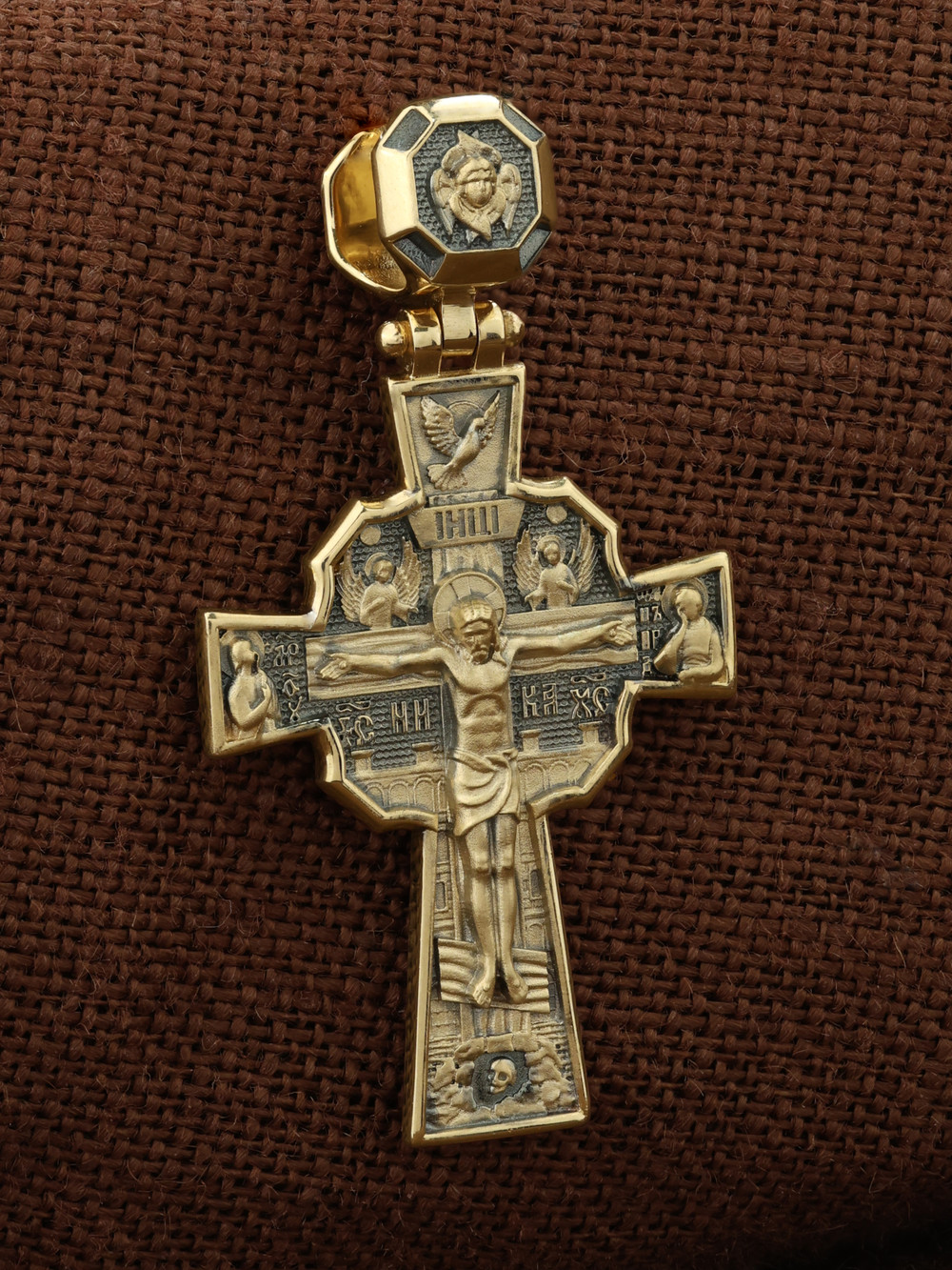 Крест из лимонного золота