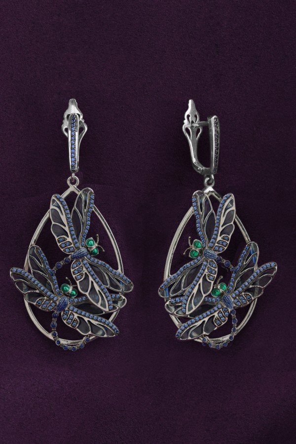 Серьги из белого золота c сапфиром и эмалью