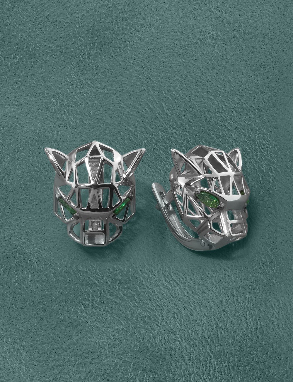 Серьги из белого золота 585 пробы c изумрудом