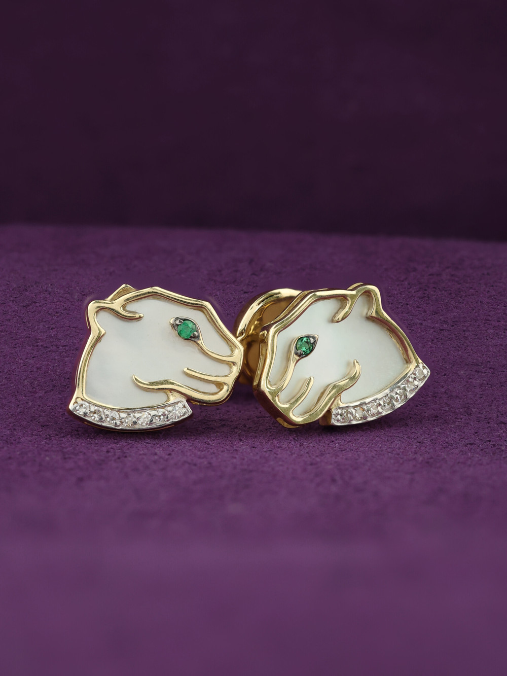 Серьги из лимонного золота c бриллиантами, изумрудом и перламутром