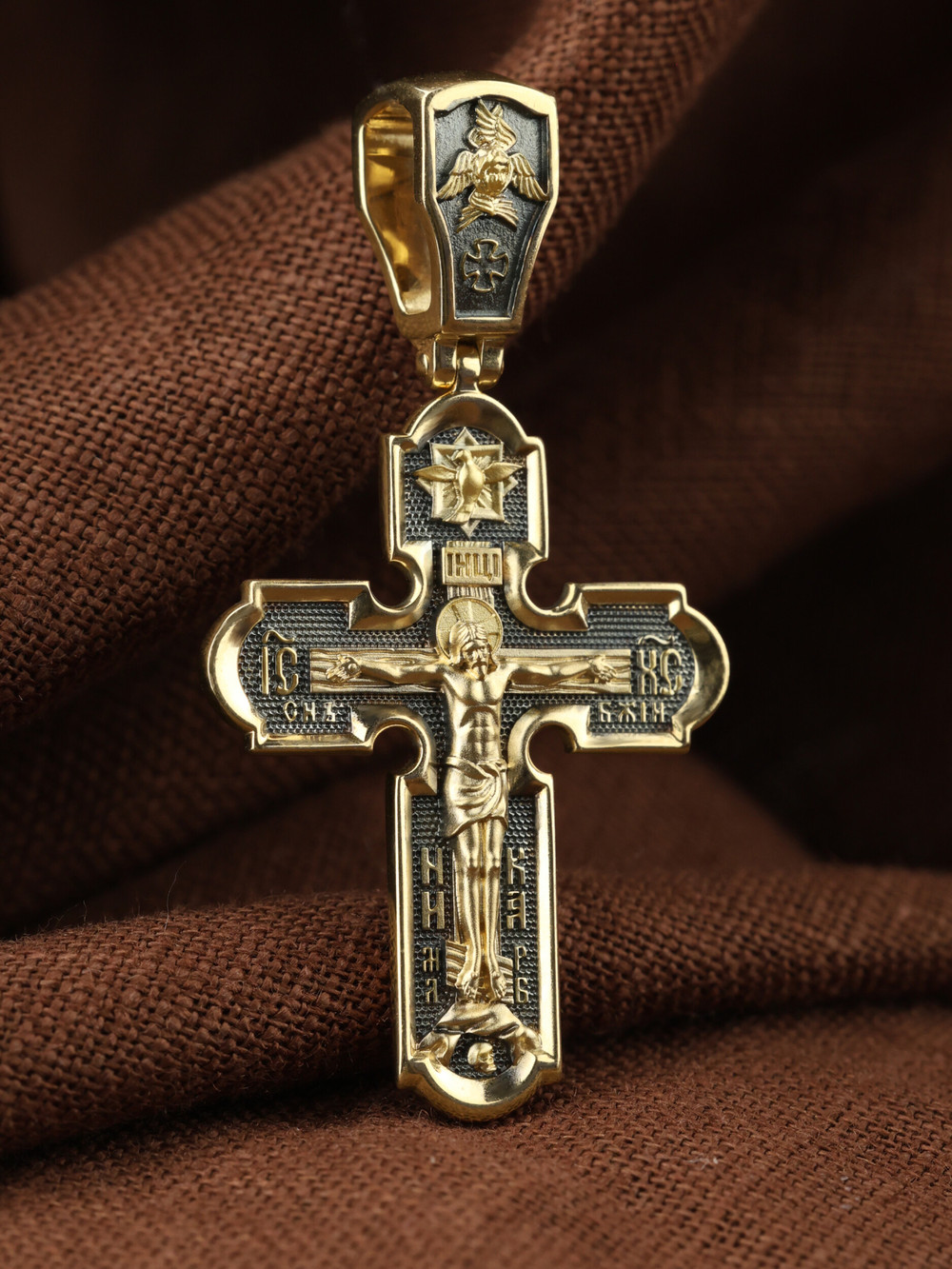 Крест из лимонного золота