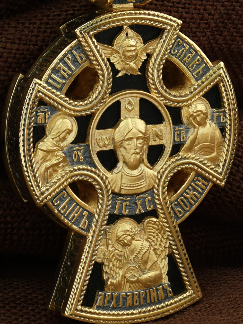 Крест из лимонного золота c эбеновым деревом