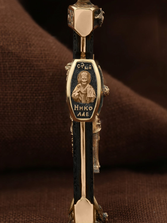 Крест из золота c эбеновым деревом