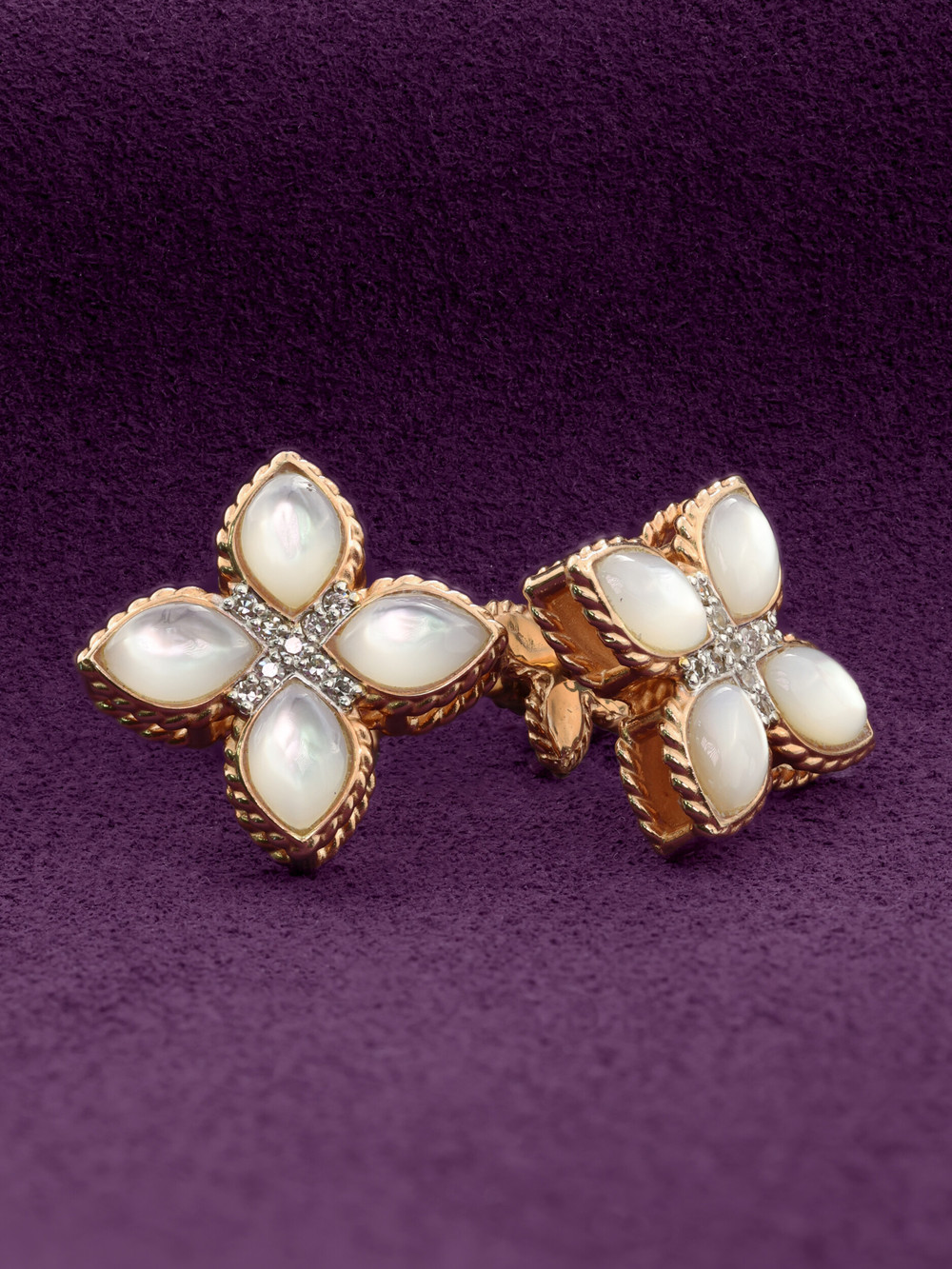 Серьги из золота c бриллиантами и перламутром