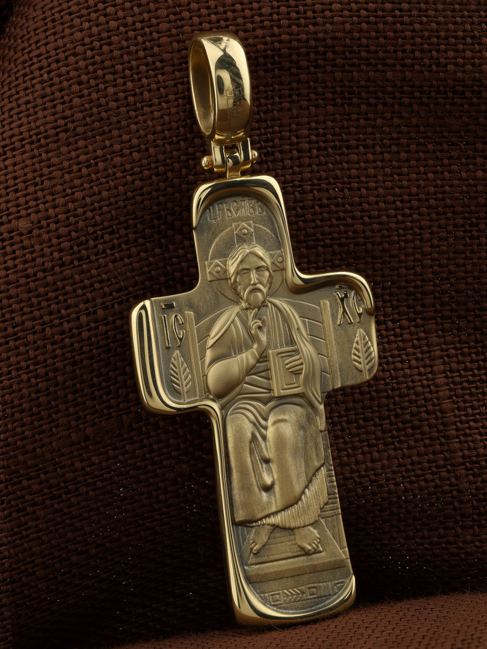 Крест из лимонного золота