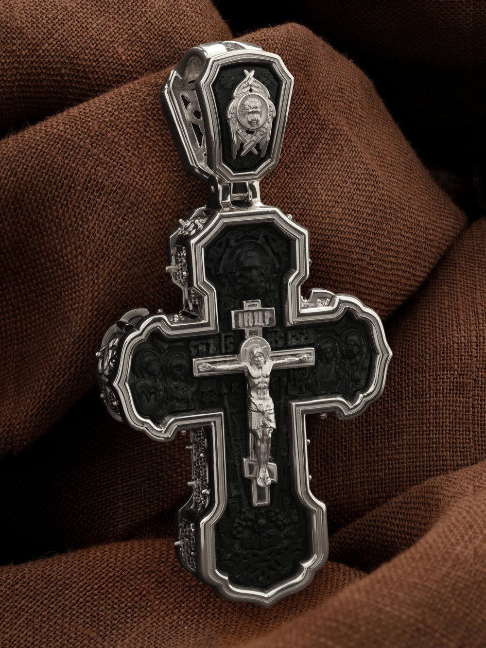 Крест из белого золота c эбеновым деревом