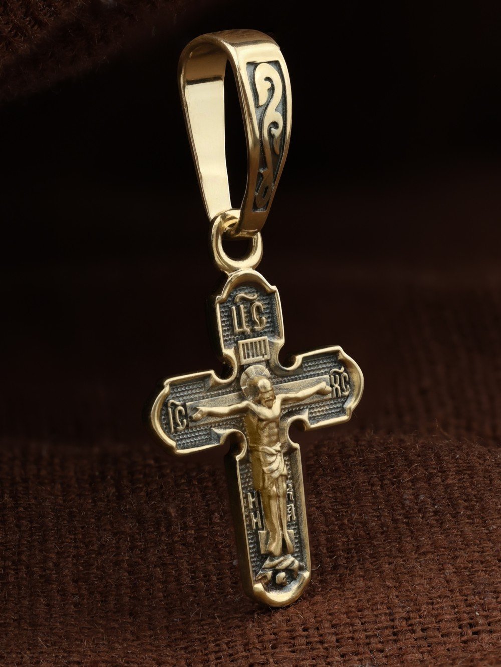 Крест из лимонного золота
