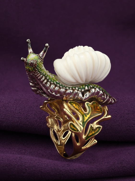 Кольцо из лимонного золота c эмаль и бивнем мамонта