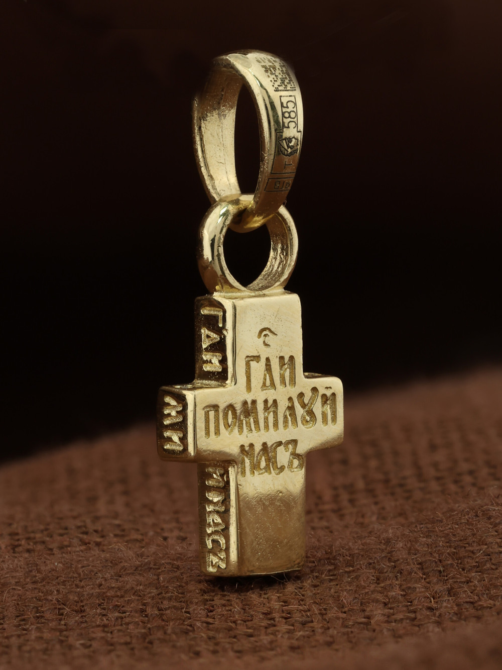 Крест из лимонного золота