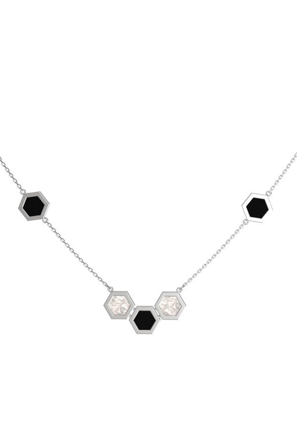 Колье из белого золота c ониксом и перламутром