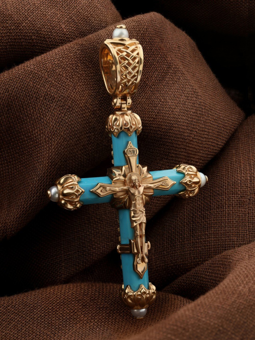 Крест из золота c жемчугом и бирюзой